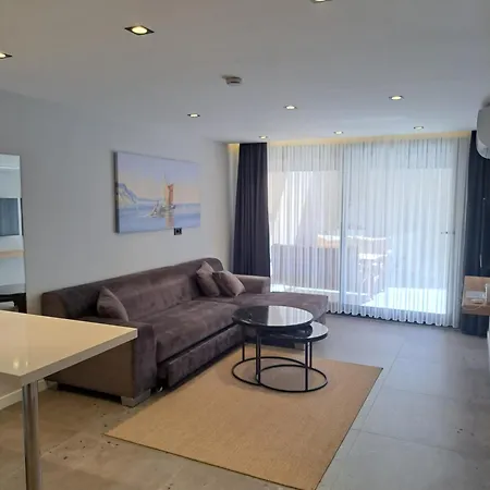 No 22 Aparthotel 3*